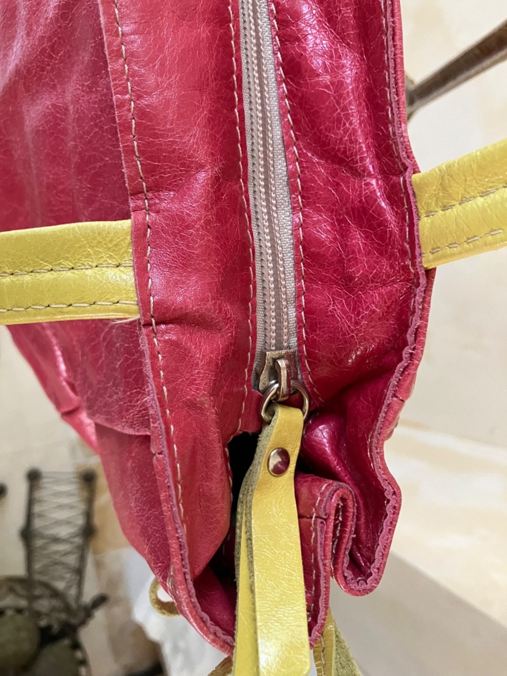 INNUE - ITALIAN GENUINE LEATHER PINK HANDBAG WITH YELLOW ACCENTS - Picture 9 of 11